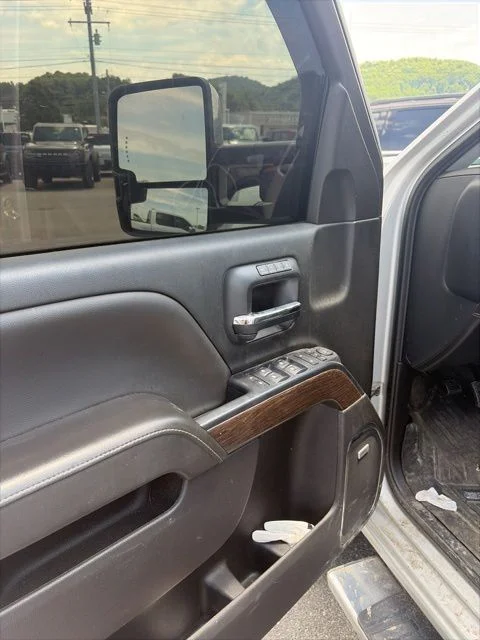Used 2017 Silver GMC Denali image 19