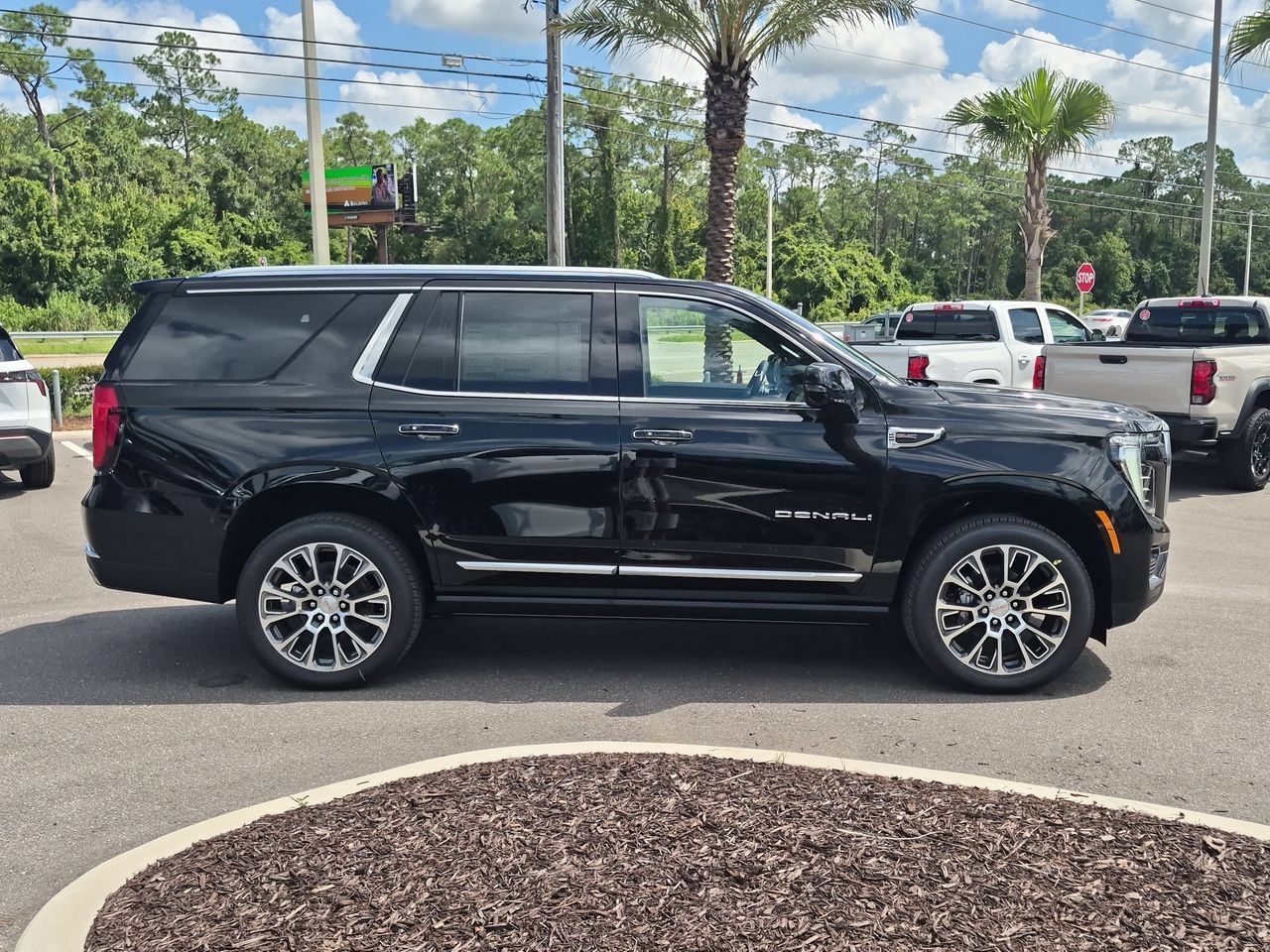 2026 GMC Yukon Denali - Photo 9