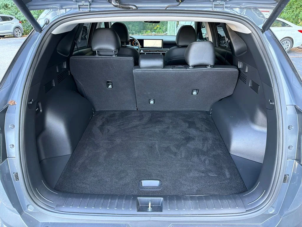 Used 2025 Gray Hyundai SEL Convenience image 18