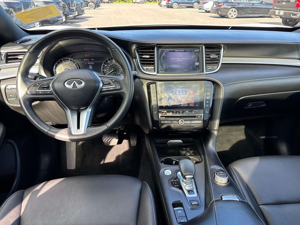 Used 2021 White INFINITI LUXE image 12