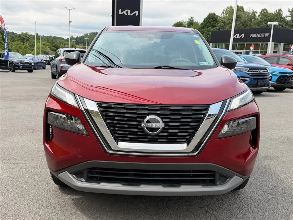 Used 2023 Red Nissan S image 16