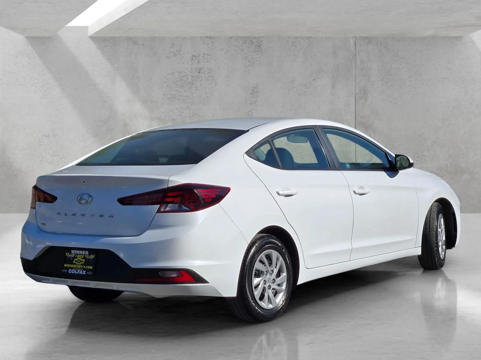 Used 2020  Hyundai SE image 4