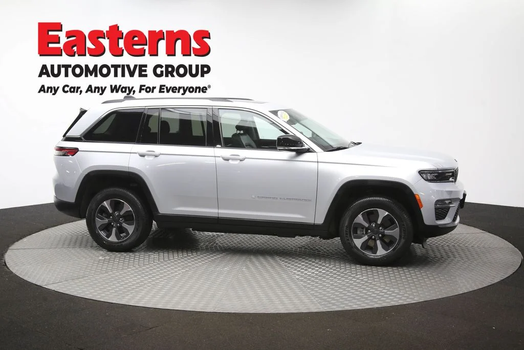 Used 2022 Silver Jeep 4xe image 49