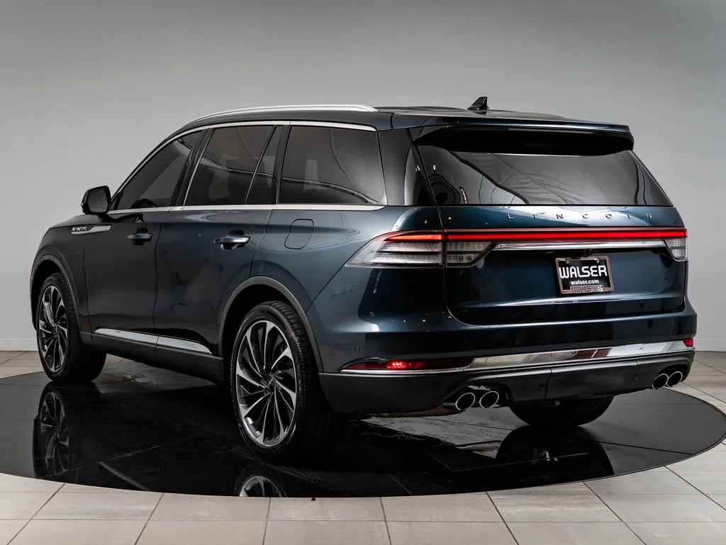 Used 2021 Flight Blue Lincoln Reserve image 6