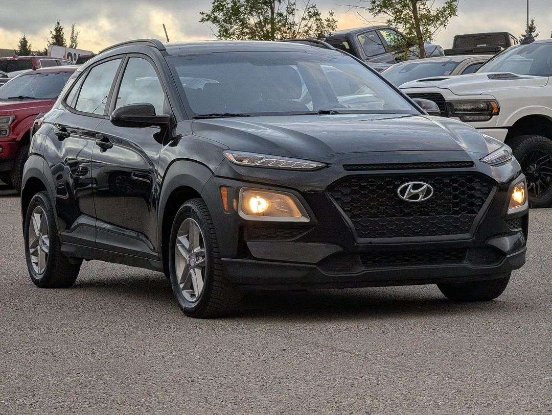 Used 2020 Black Hyundai Essential - - FWD - 2.0L 4-Cyl - Lane Keep Assist - Forward Collision Warning - Backup Cam & More! image 2