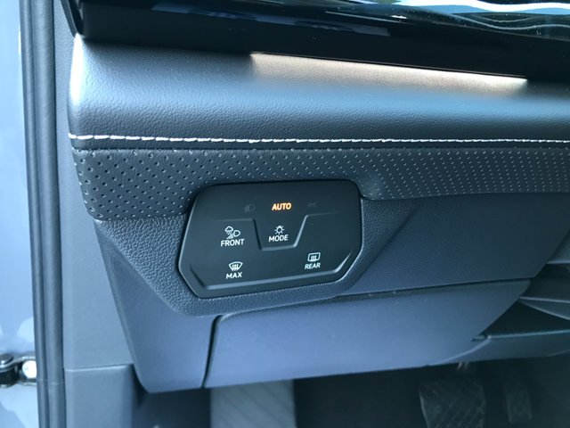 New 2026 Pure Gray Volkswagen 2.0T SEL image 15