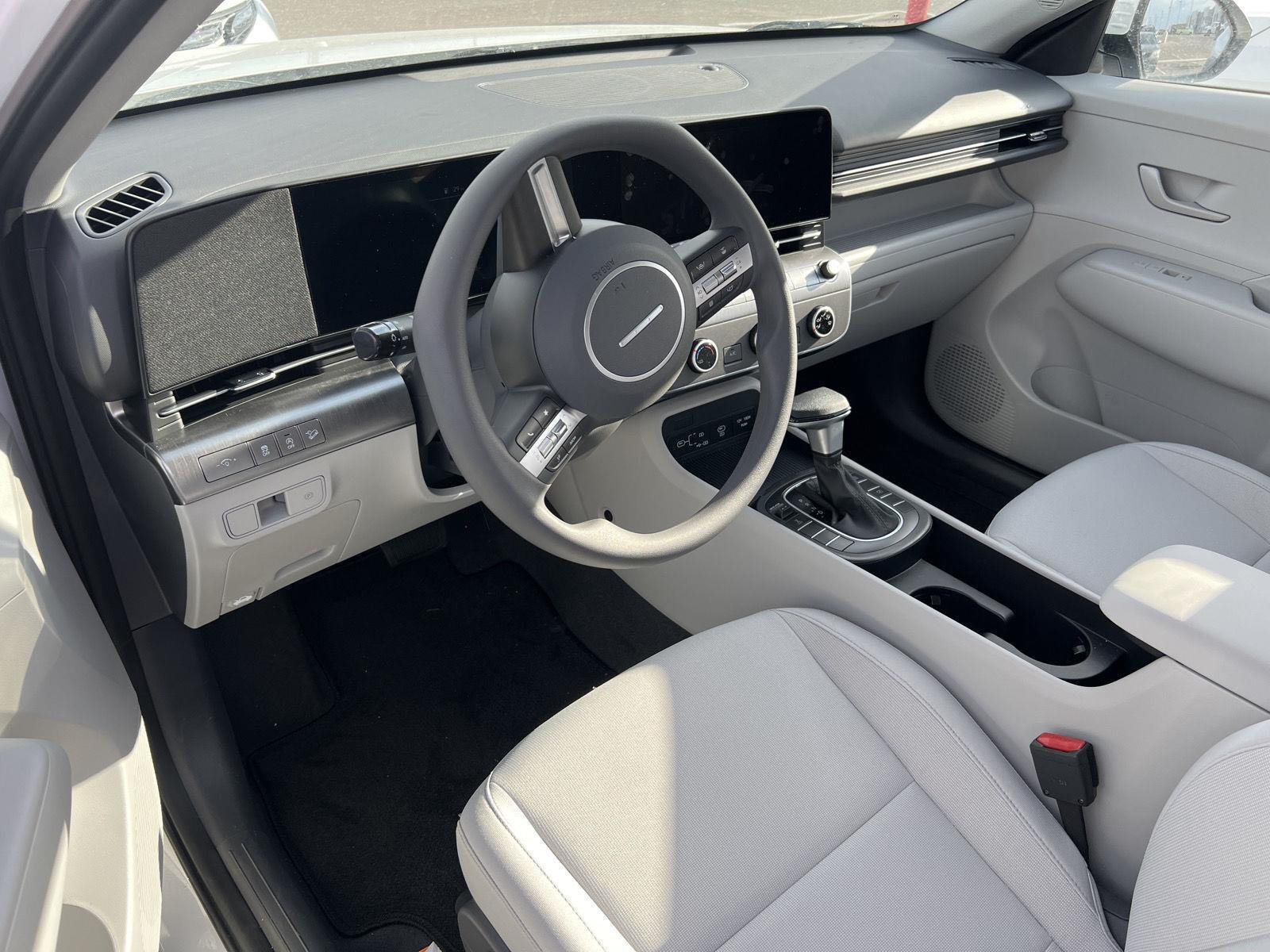 Certified Used 2026 Atlas White Hyundai SE image 5