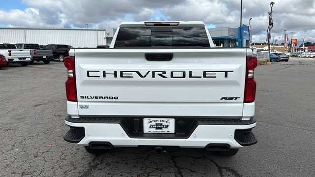 New 2026 Summit White Chevrolet RST image 5