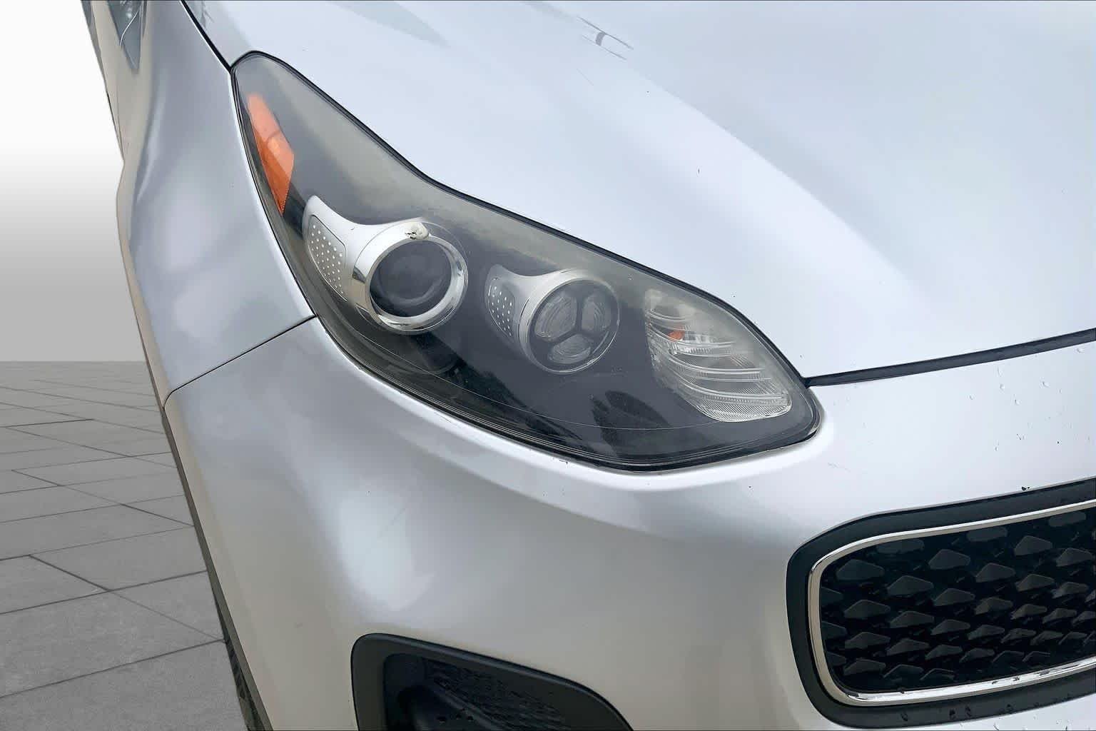 Used 2018 Sparkling Silver Kia LX image 27