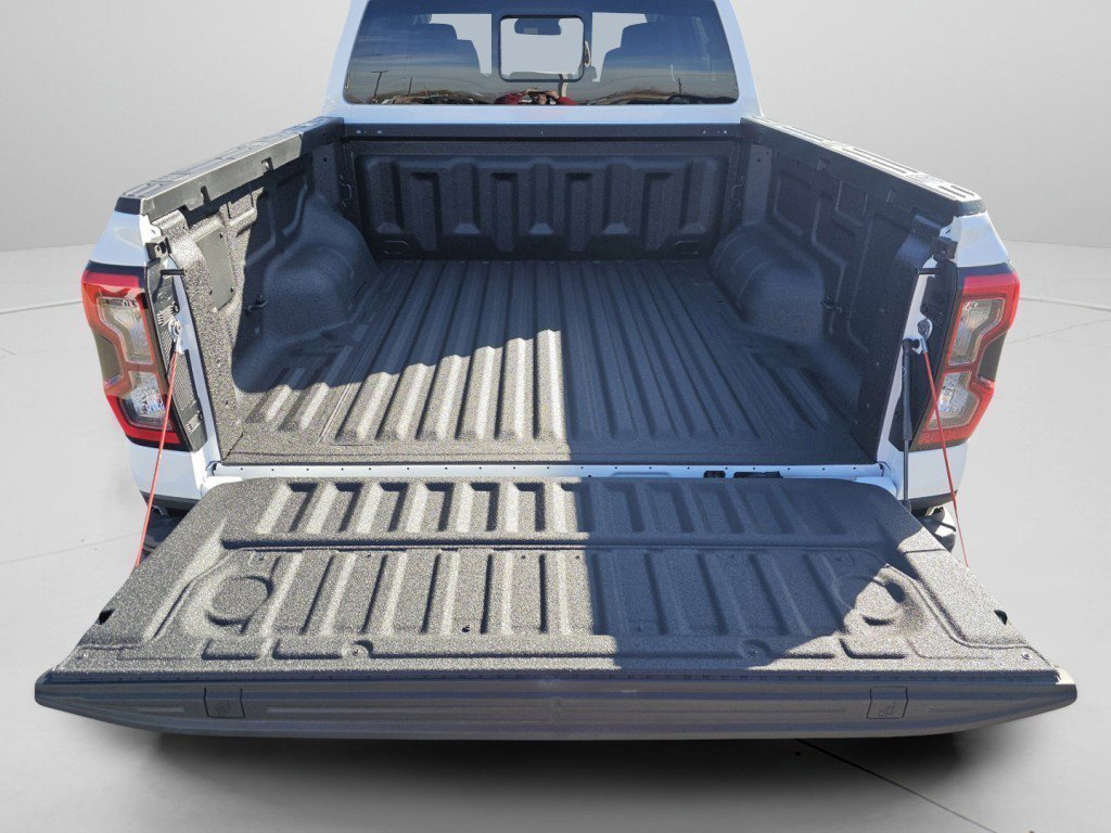 Used 2025 Oxford White Ford XLT image 25