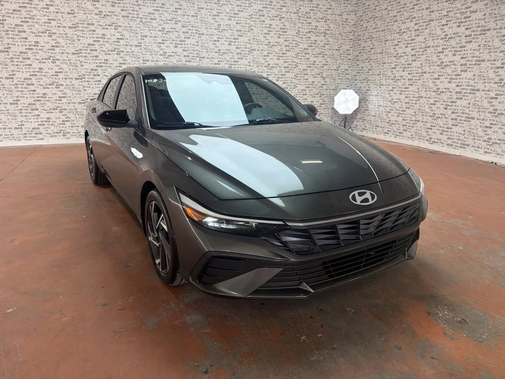 Used 2025 Amazon Gray Hyundai SEL Sport image 1