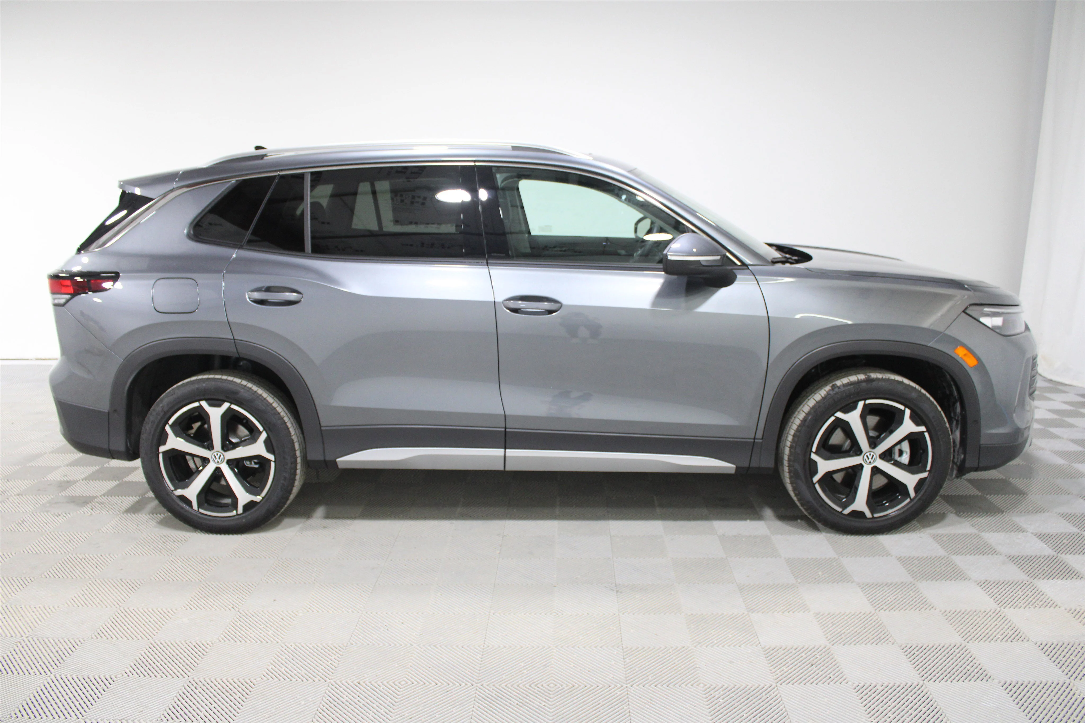 New 2026 Platinum Gray Metallic Volkswagen SE image 25