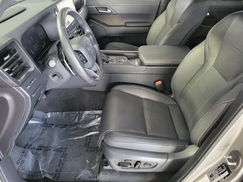 2024 Lexus GX Luxury - Photo 11