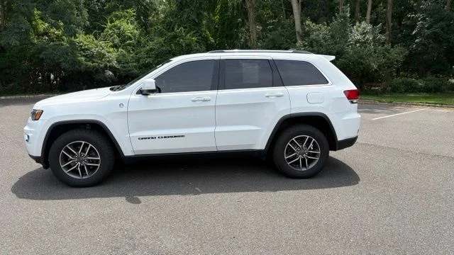 Used 2020 Bright White Clearcoat Jeep Laredo image 4