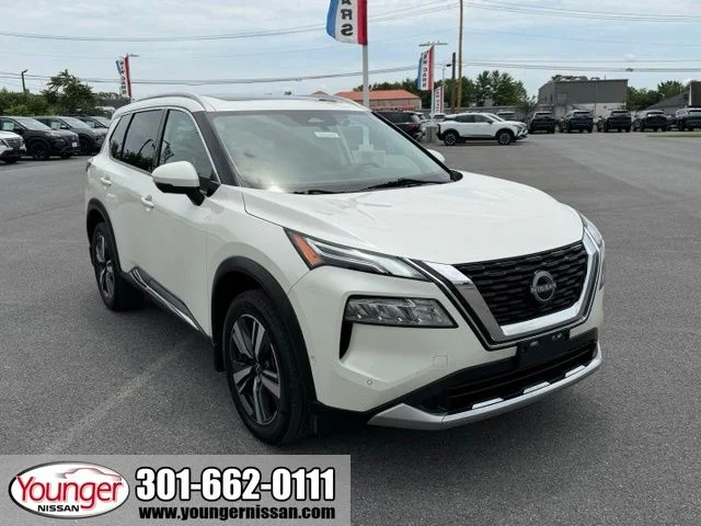 Used 2023 Pearl White Nissan Platinum image 1