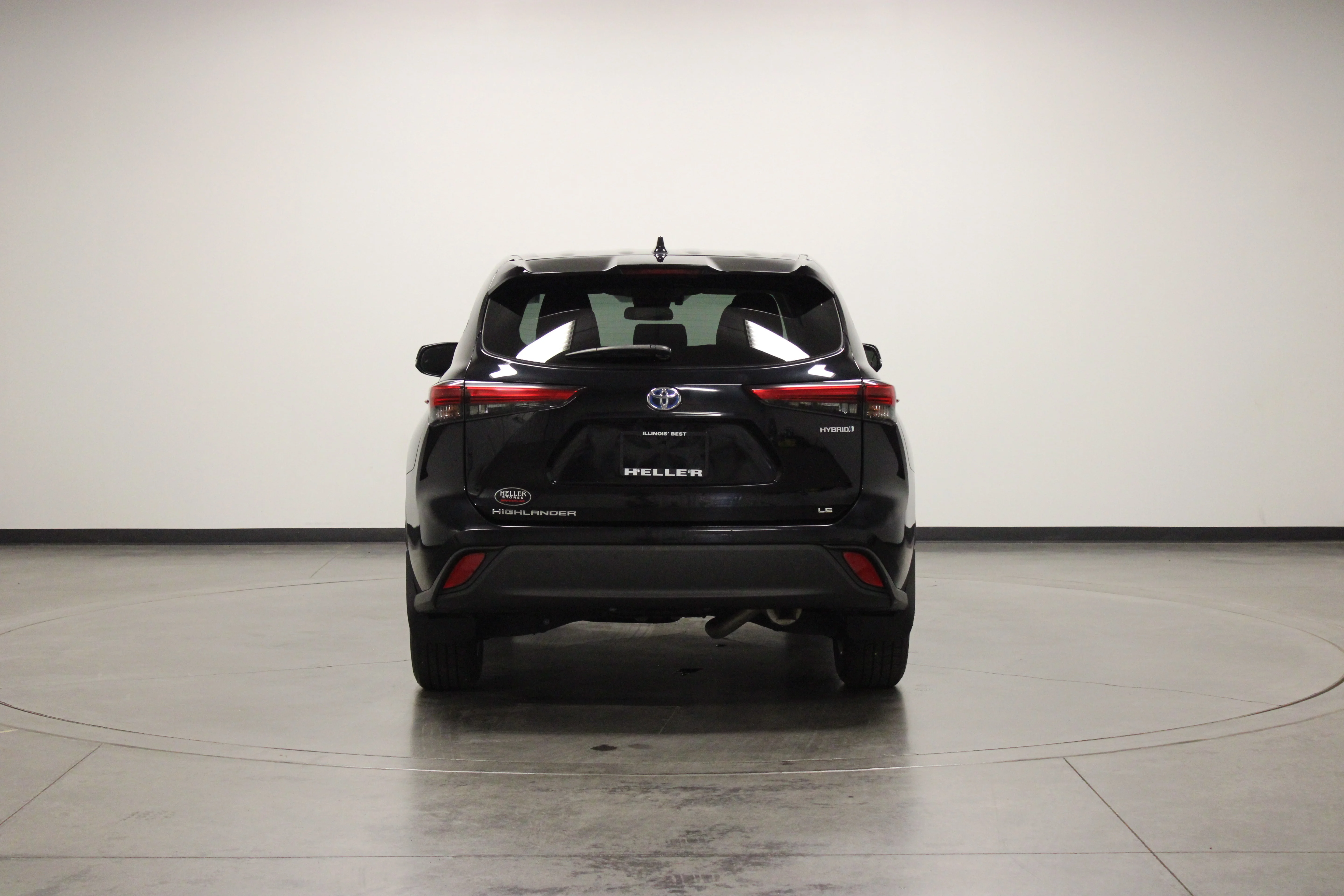 Used 2021 Midnight Black Metallic Toyota LE image 5