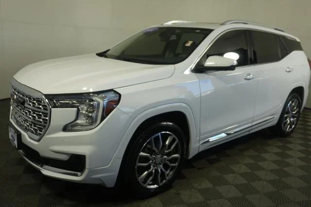 Used 2022 Summit White GMC Denali image 7