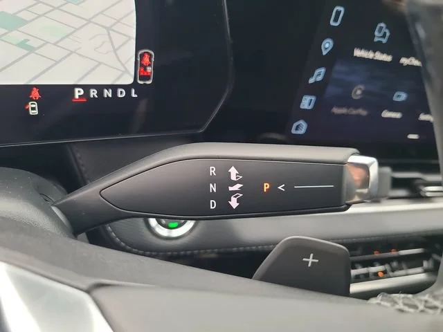 New 2027 Summit White Chevrolet LT image 34