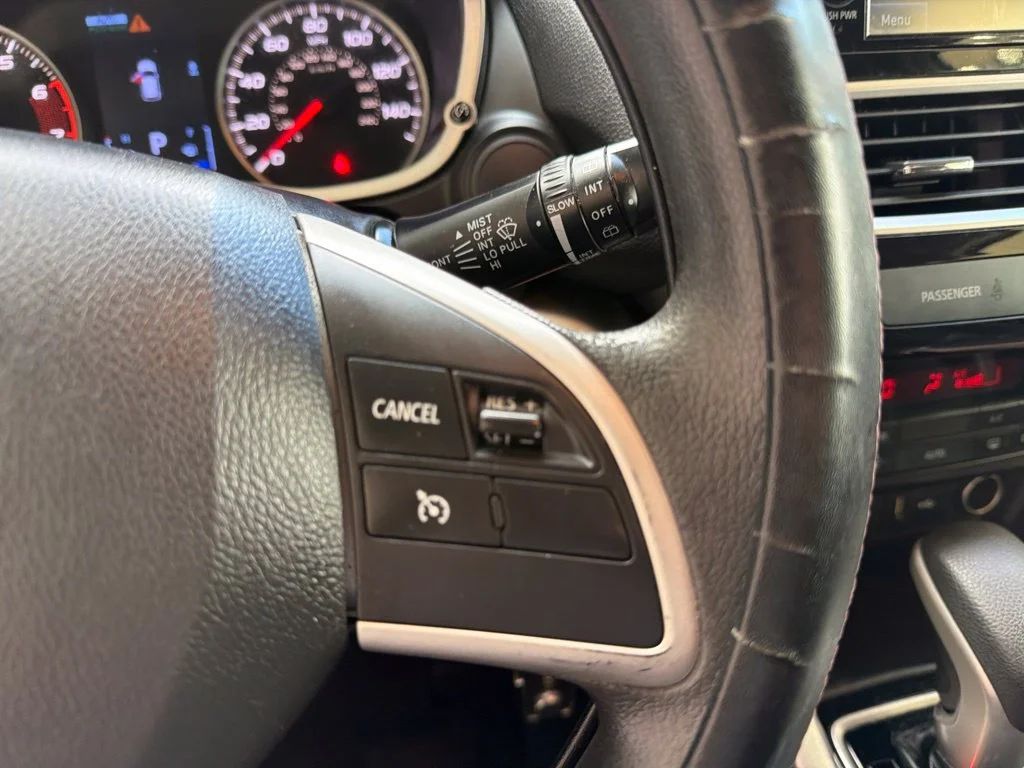 Used 2020 White Mitsubishi ES image 37