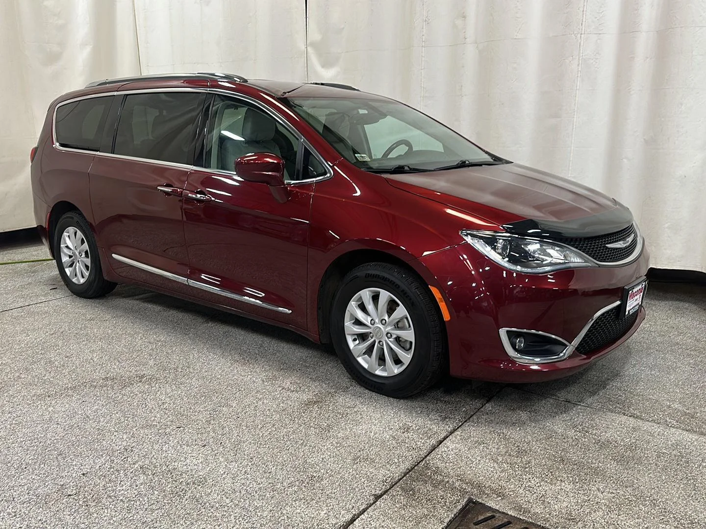 Used 2019 Velvet Red Pearlcoat Chrysler Touring L image 7