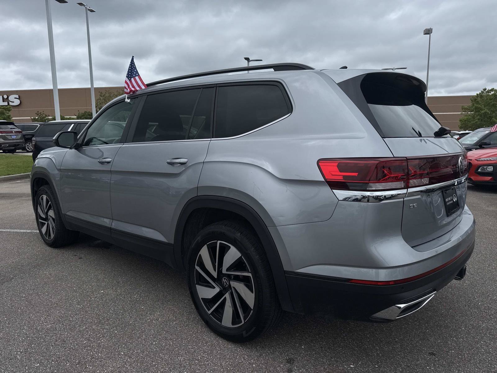 2024 Volkswagen Atlas SE w/Tech - Photo 7