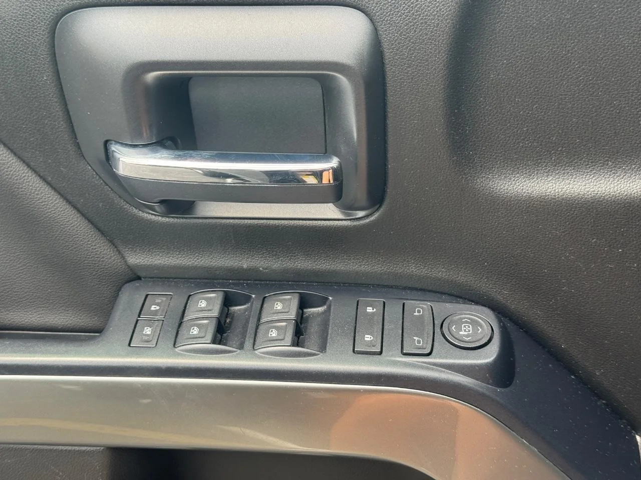 Used 2018 Graphite Metallic Chevrolet LT image 24