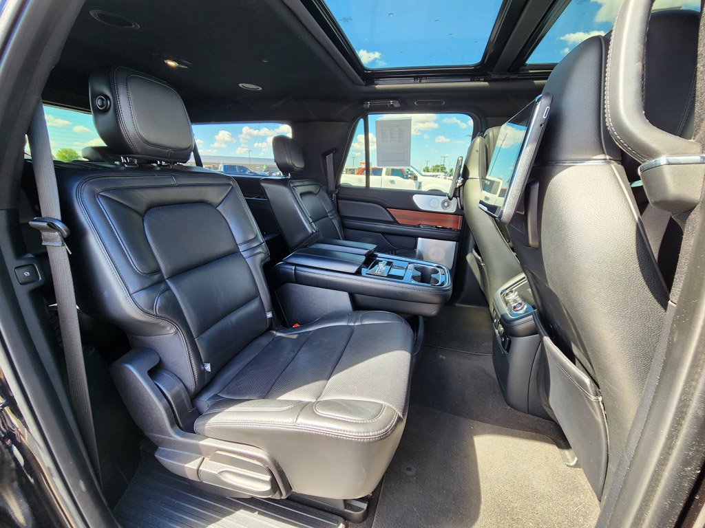 Used 2020 Infinite Black Lincoln Reserve image 12