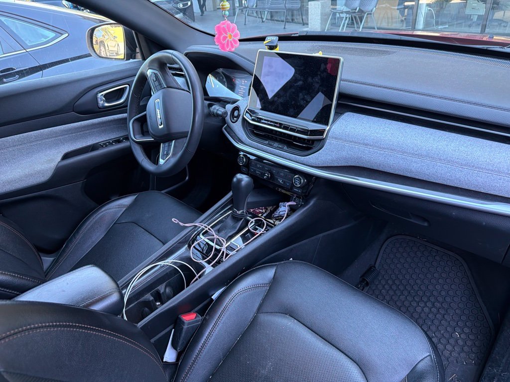 Used 2023 Red Jeep Latitude Lux image 3