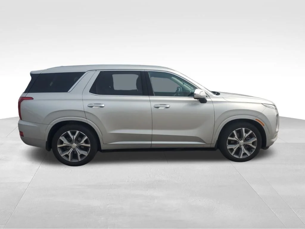 Used 2022 Silver Hyundai Limited image 7