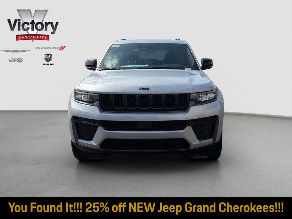 New 2026 Silver Zynith Exterior Paint Jeep Altitude image 2