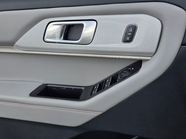 New 2026 Star White Metallic Tri-Coat Ford Active image 28