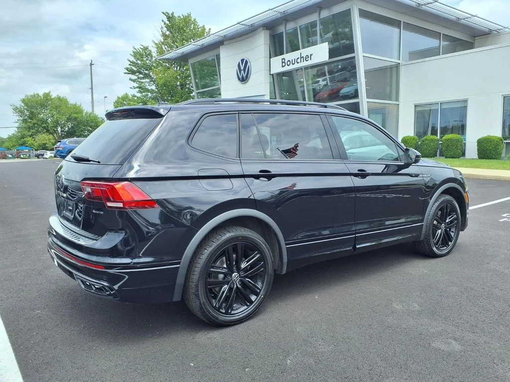 Certified Used 2022 Black Volkswagen 2.0T SE R-Line Black image 2