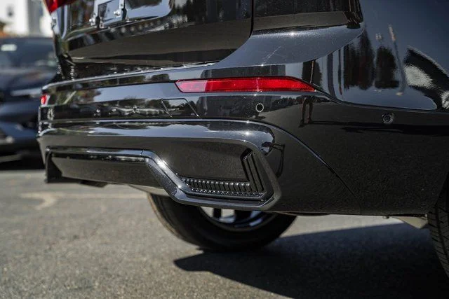 2026 Volvo XC60 Plus - Photo 8