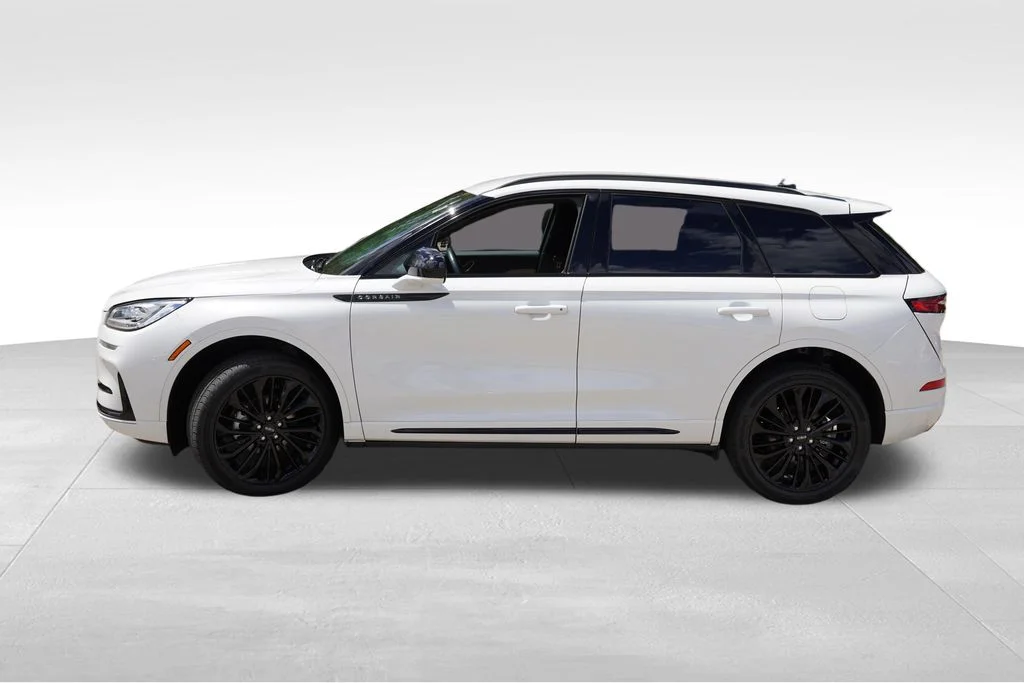 Used 2023 Pristine White Metallic Tri-Coat Lincoln Reserve image 9