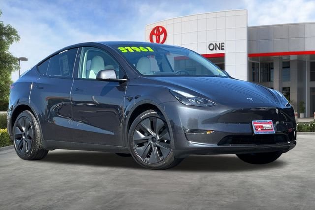 Used 2024 Tesla Model Y Long Range with VIN 7SAYGDEE2RF192503 for sale in Oakland, CA
