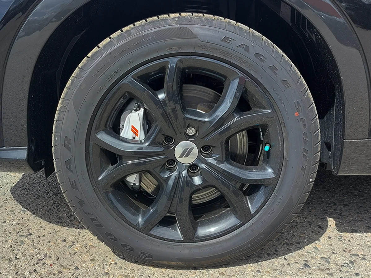 Used 2024 Black Dodge R/T Plus PHEV EAWD image 16