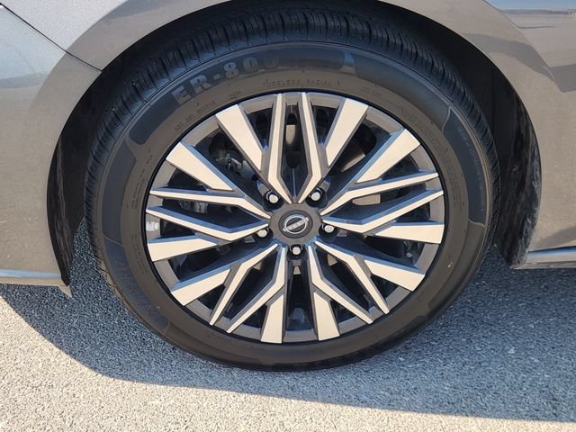 Used 2025 Gray Nissan SV image 13