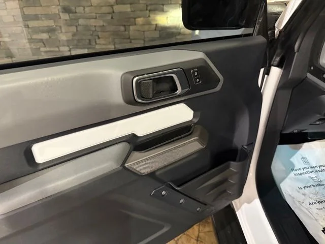 Used 2023 Oxford White Ford Black Diamond image 12
