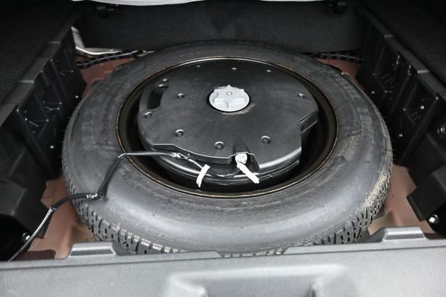 Used 2022 Red Nissan Platinum image 12