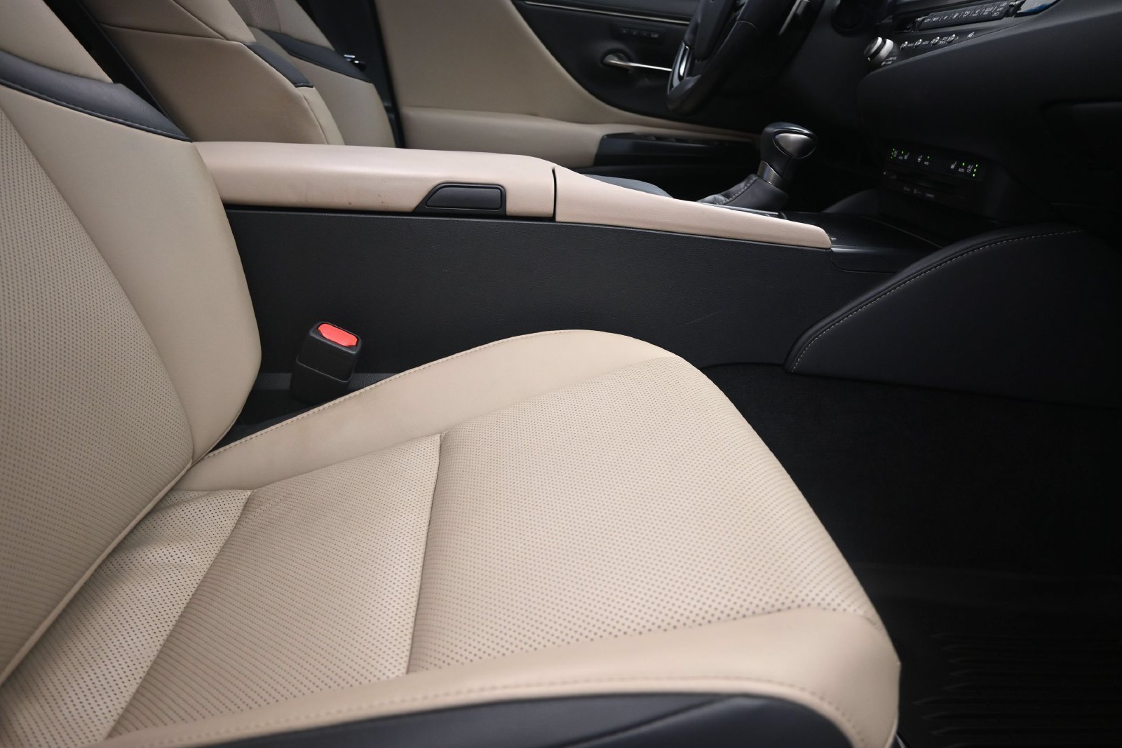 2021 Lexus ES 350 - Photo 25