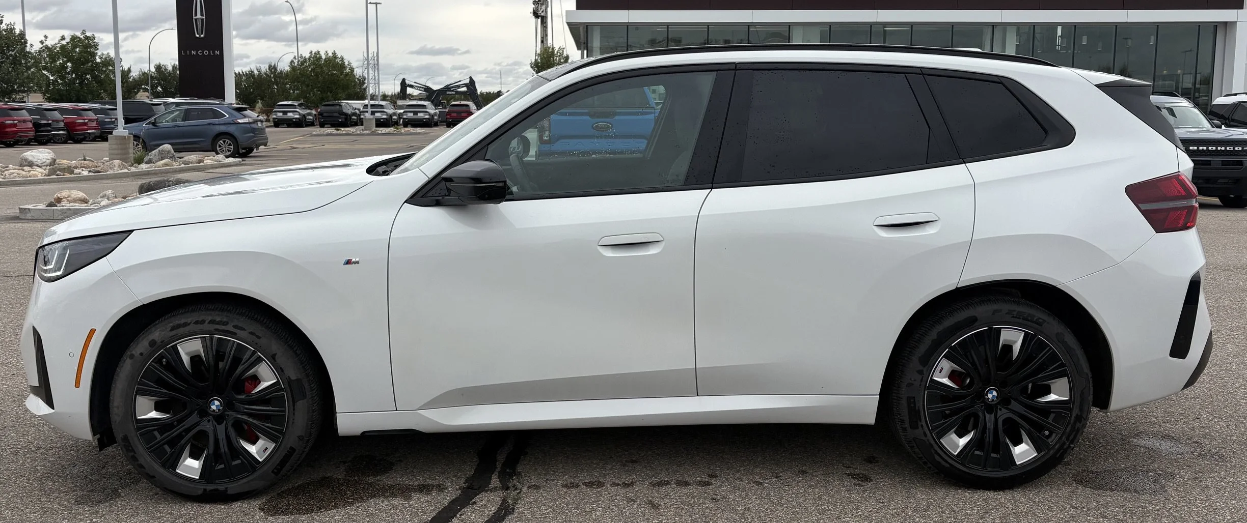 Used 2025 White BMW M50 XDRIVE LOCAL TRADE image 2