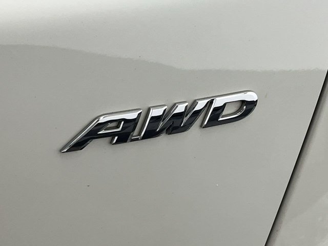Used 2018 White Diamond Pearl Honda EX-L image 31