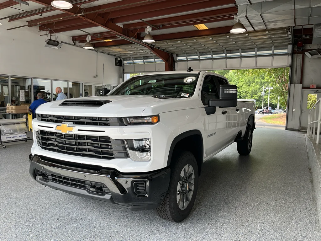 New 2026 Summit White Chevrolet Custom image 4