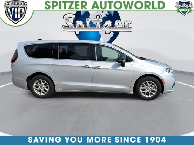 Used 2024 Silver Chrysler Touring L image 10