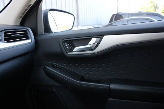 Used 2020 Blue Ford SEL image 22