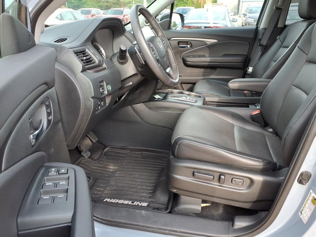Used 2023 Crystal Black Pearl Honda RTL image 18