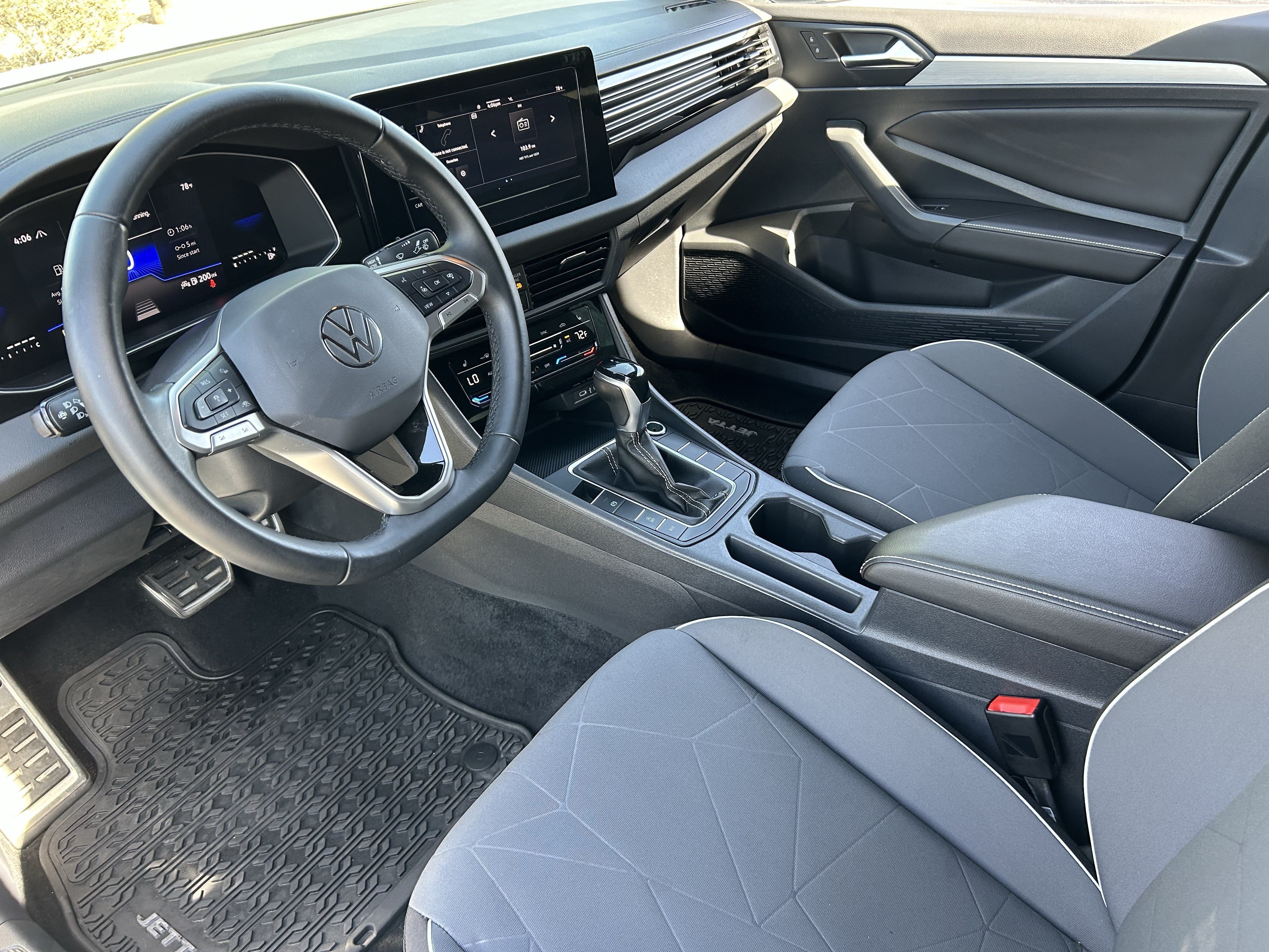 Used 2025 White Volkswagen Sport image 16
