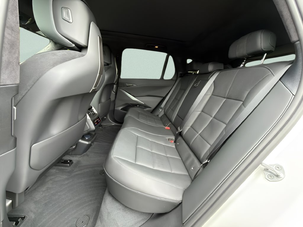New 2027 Mineral White Metallic BMW  image 21