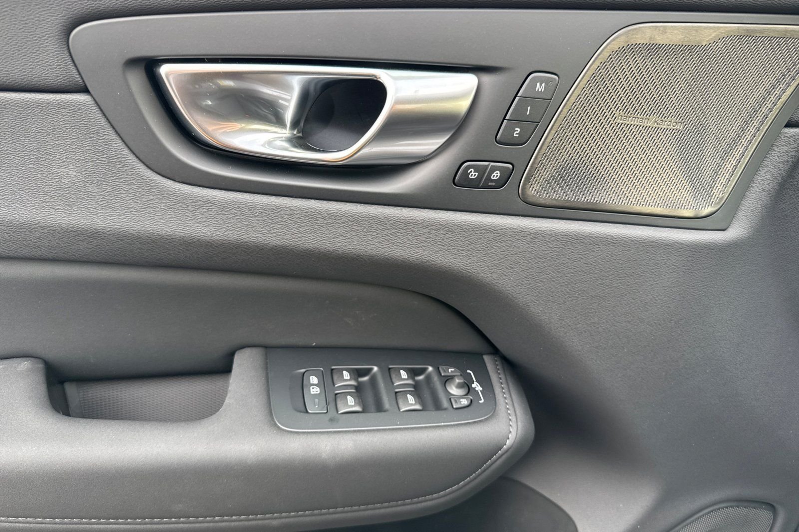 2026 Volvo XC60 Plus - Photo 10