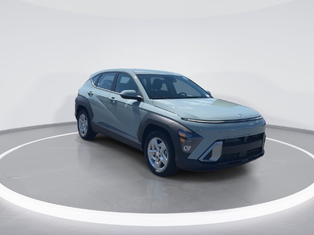 Used 2027 Green Hyundai SE image 2